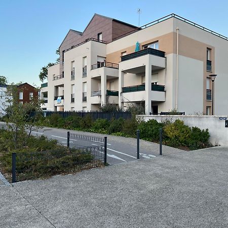 Appartement rez de chaussée avec parking privé Orléans Extérieur photo