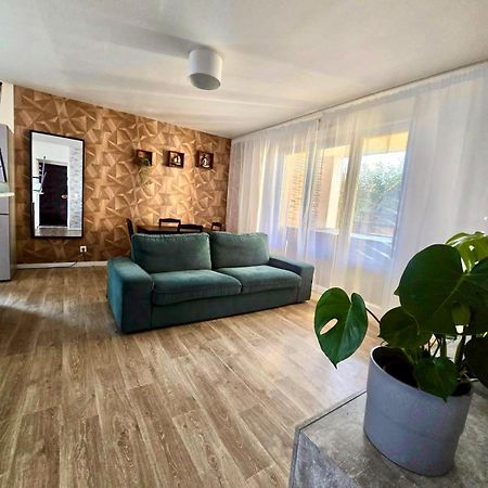 Appartement rez de chaussée avec parking privé Orléans Extérieur photo