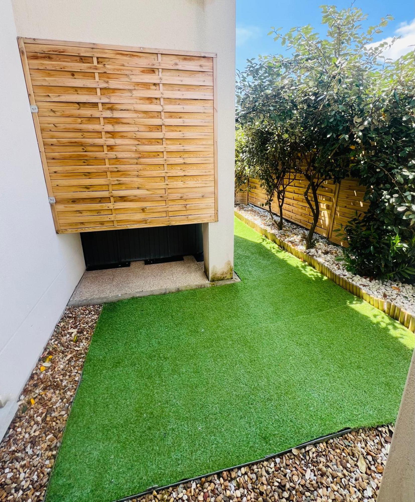 Appartement rez de chaussée avec parking privé Orléans Extérieur photo